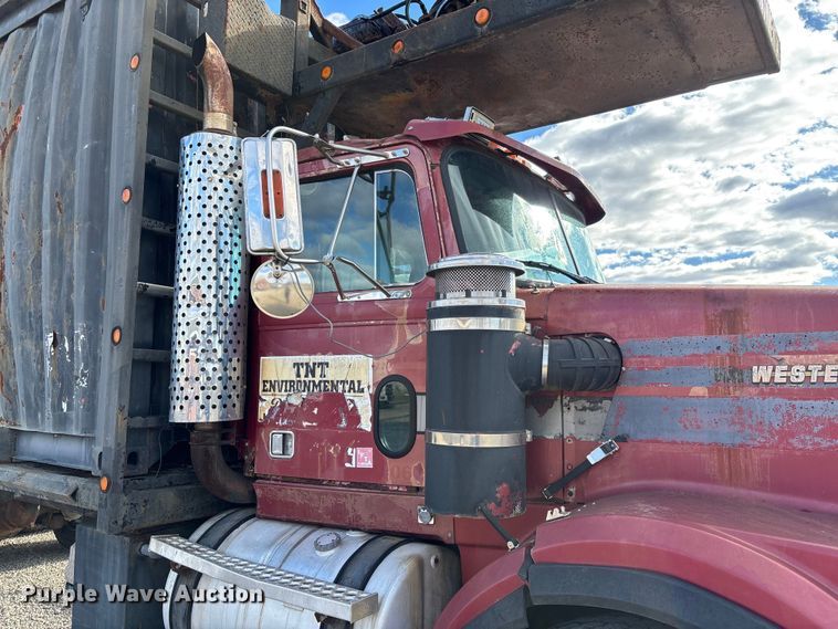 image for item DW7344 1993 Western Star 4900 crane grapple truck 