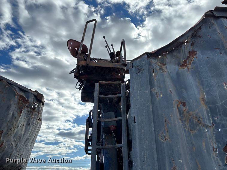 image for item DW7344 1993 Western Star 4900 crane grapple truck 