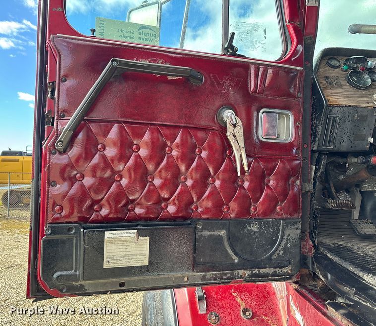 image for item DW7344 1993 Western Star 4900 crane grapple truck 