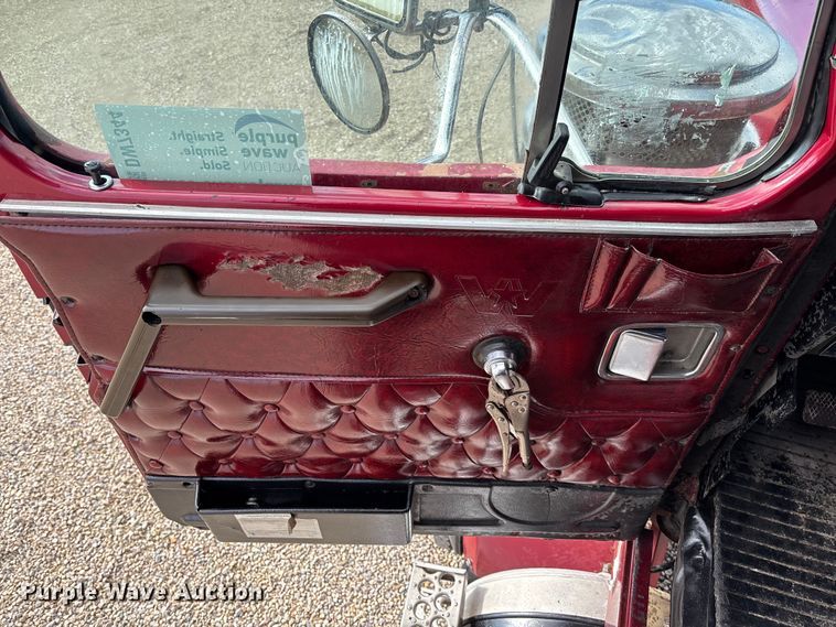 image for item DW7344 1993 Western Star 4900 crane grapple truck 