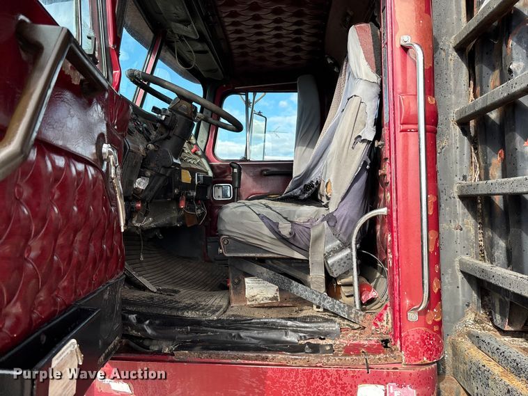 image for item DW7344 1993 Western Star 4900 crane grapple truck 