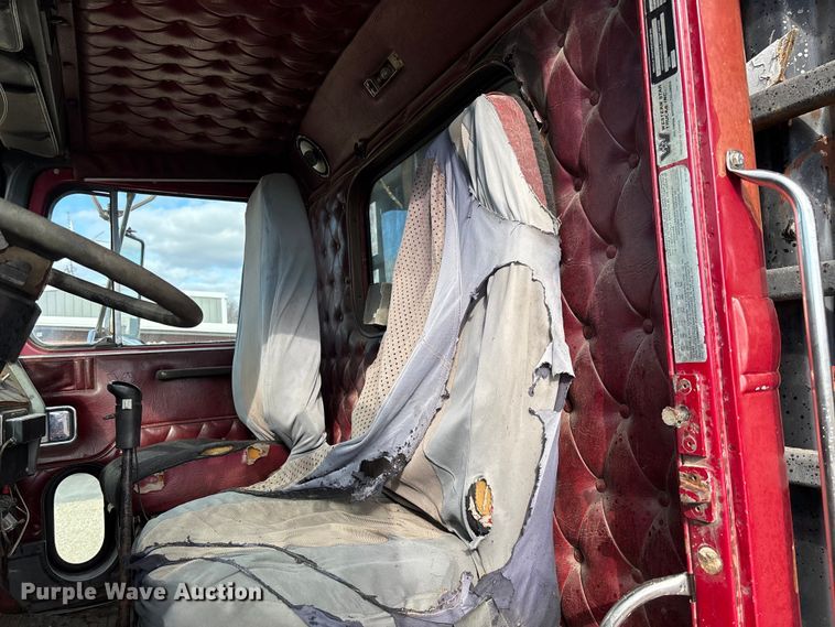 image for item DW7344 1993 Western Star 4900 crane grapple truck 