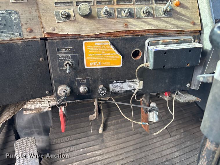 image for item DW7344 1993 Western Star 4900 crane grapple truck 