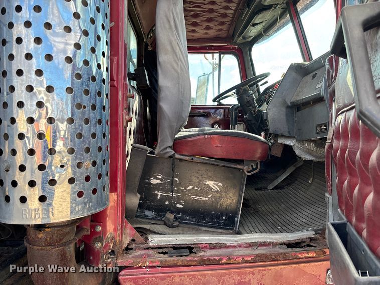 image for item DW7344 1993 Western Star 4900 crane grapple truck 