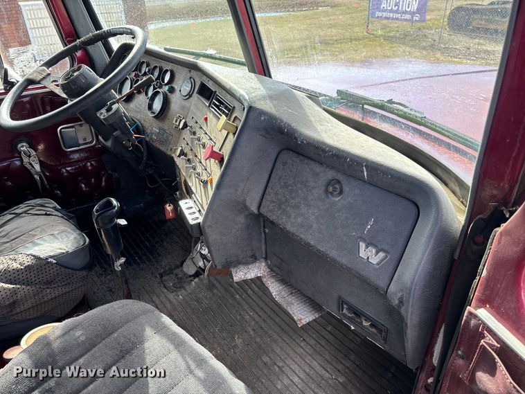 image for item DW7344 1993 Western Star 4900 crane grapple truck 