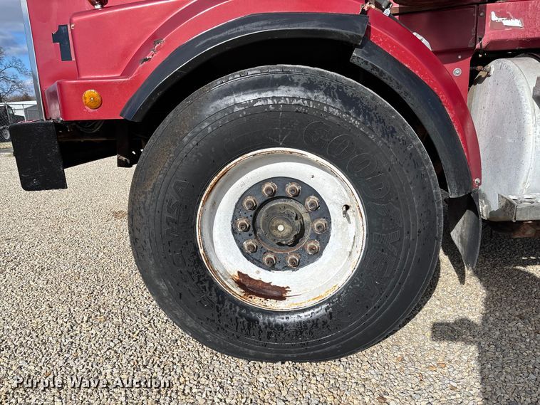 image for item DW7344 1993 Western Star 4900 crane grapple truck 