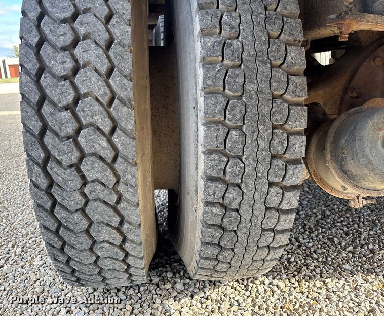 image for item DW7344 1993 Western Star 4900 crane grapple truck 