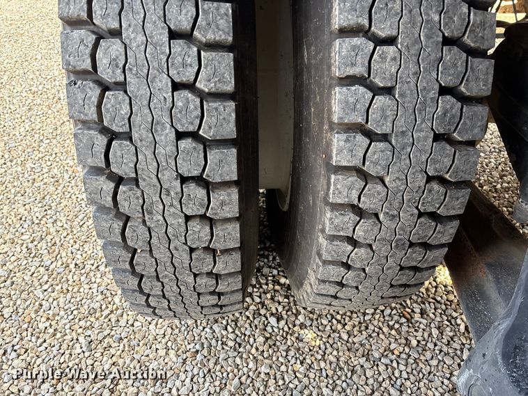 image for item DW7344 1993 Western Star 4900 crane grapple truck 