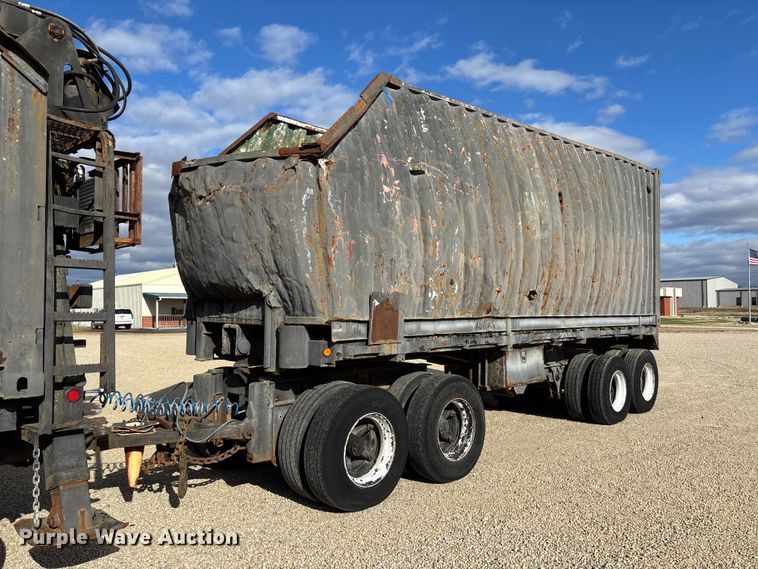 image for item DW7344 1993 Western Star 4900 crane grapple truck 