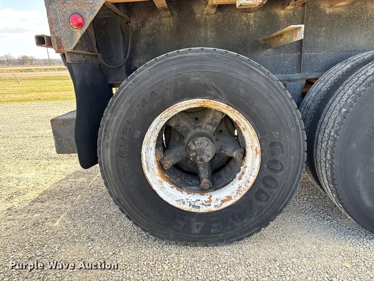 image for item DW7344 1993 Western Star 4900 crane grapple truck 