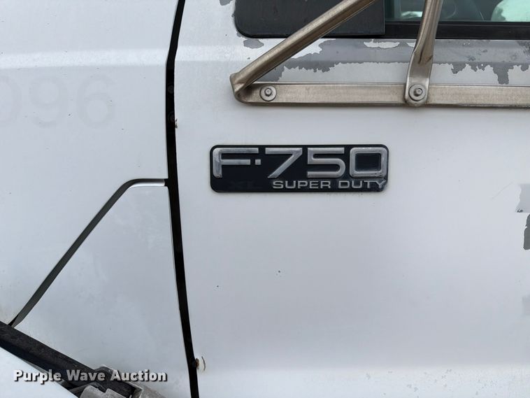 image for item DX5885 2000 Ford F750 truck cab and chassis