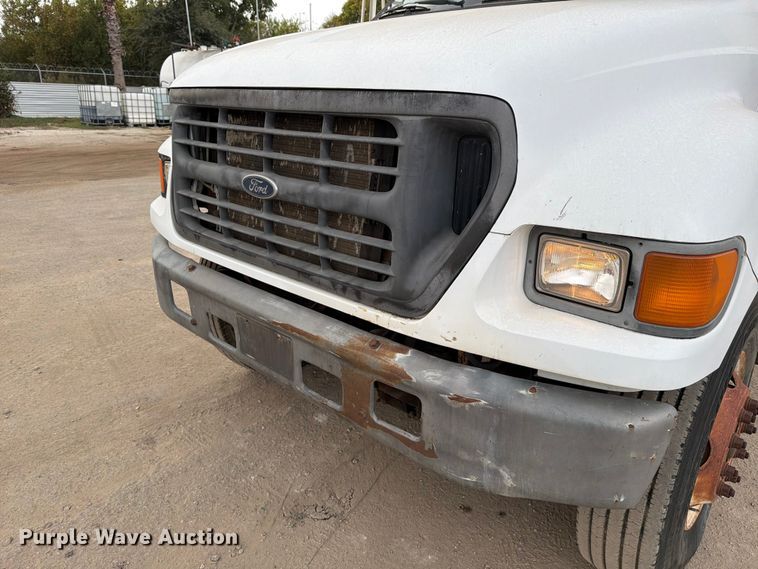 image for item DX5885 2000 Ford F750 truck cab and chassis