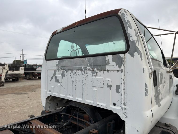 image for item DX5885 2000 Ford F750 truck cab and chassis
