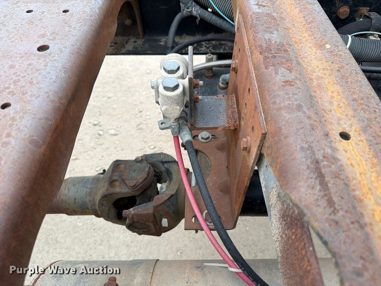 image for item DX5885 2000 Ford F750 truck cab and chassis