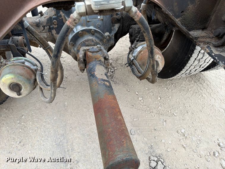 image for item DX5885 2000 Ford F750 truck cab and chassis