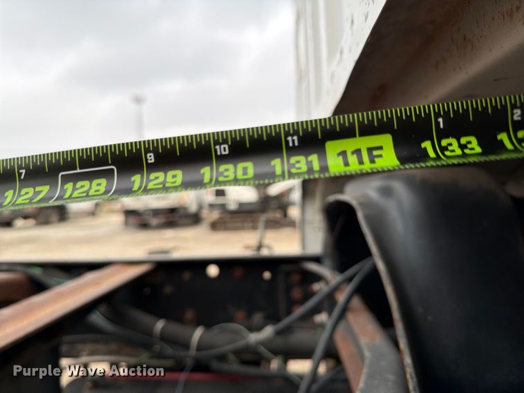 image for item DX5885 2000 Ford F750 truck cab and chassis