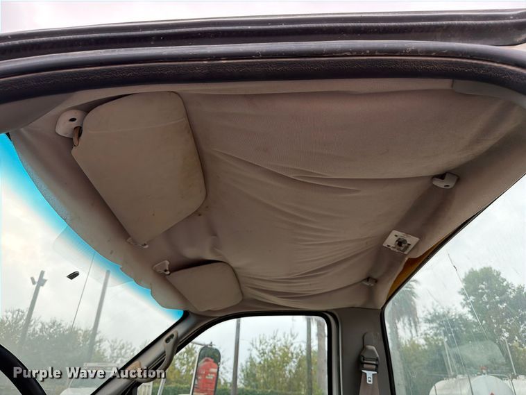 image for item DX5885 2000 Ford F750 truck cab and chassis