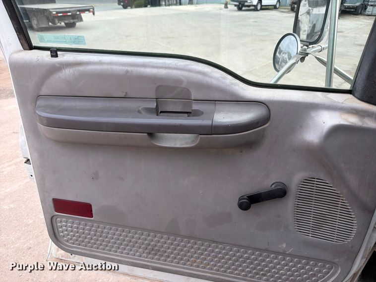 image for item DX5885 2000 Ford F750 truck cab and chassis