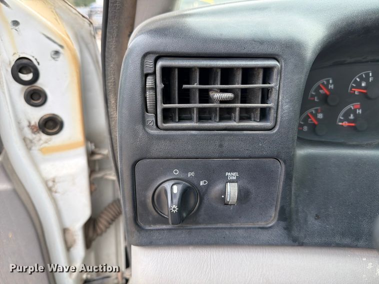 image for item DX5885 2000 Ford F750 truck cab and chassis