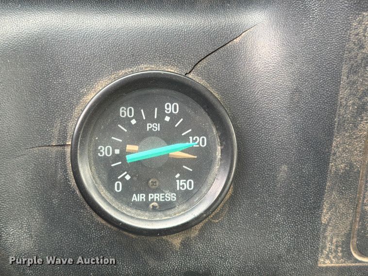 image for item DX5885 2000 Ford F750 truck cab and chassis