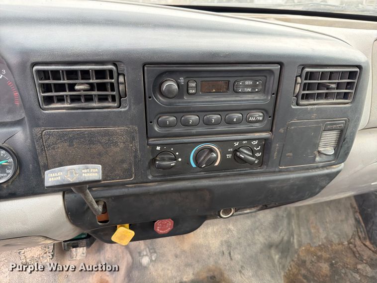 image for item DX5885 2000 Ford F750 truck cab and chassis