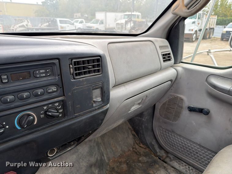 image for item DX5885 2000 Ford F750 truck cab and chassis