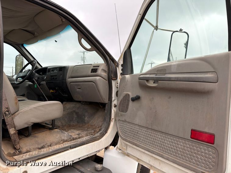 image for item DX5885 2000 Ford F750 truck cab and chassis