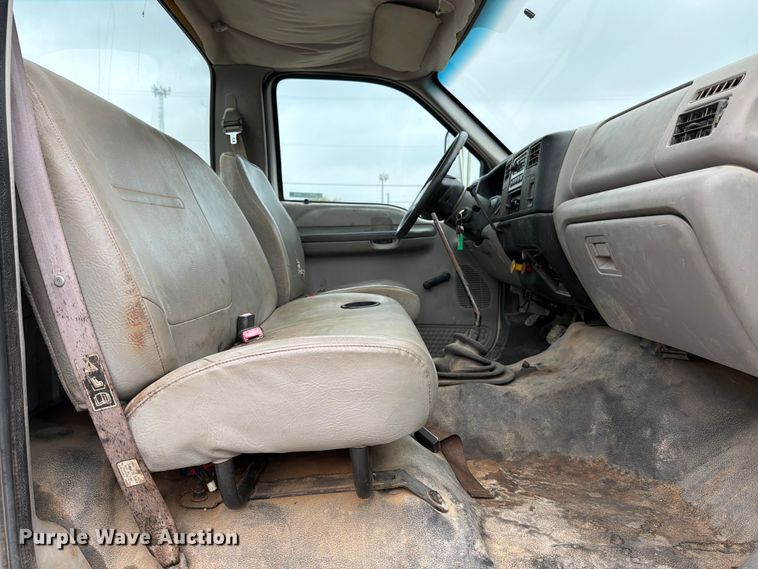 image for item DX5885 2000 Ford F750 truck cab and chassis