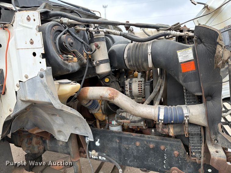 image for item DX5885 2000 Ford F750 truck cab and chassis