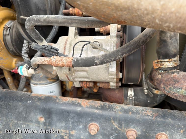 image for item DX5885 2000 Ford F750 truck cab and chassis