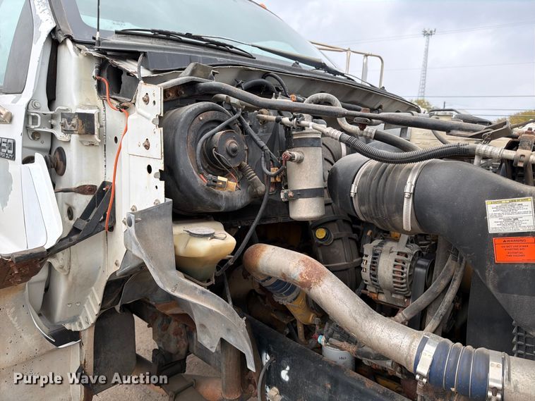 image for item DX5885 2000 Ford F750 truck cab and chassis