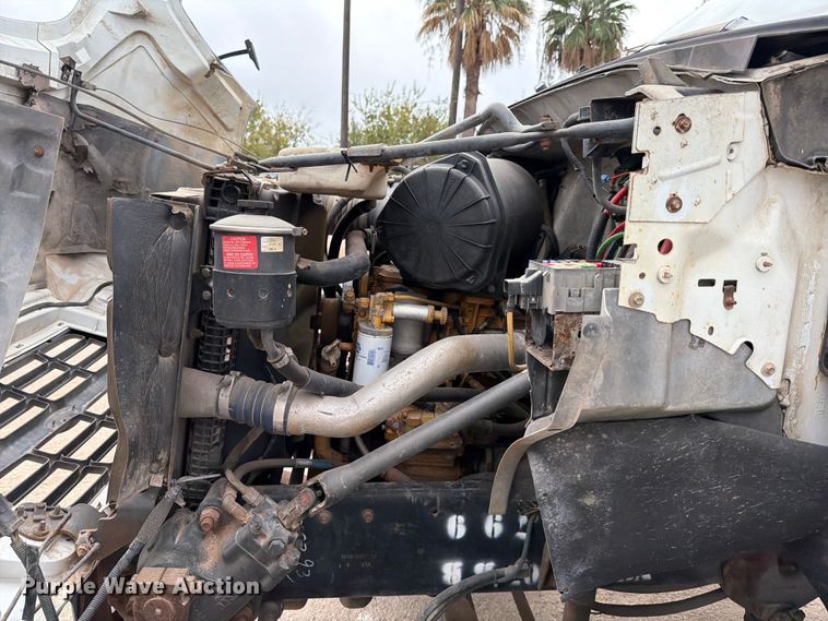 image for item DX5885 2000 Ford F750 truck cab and chassis