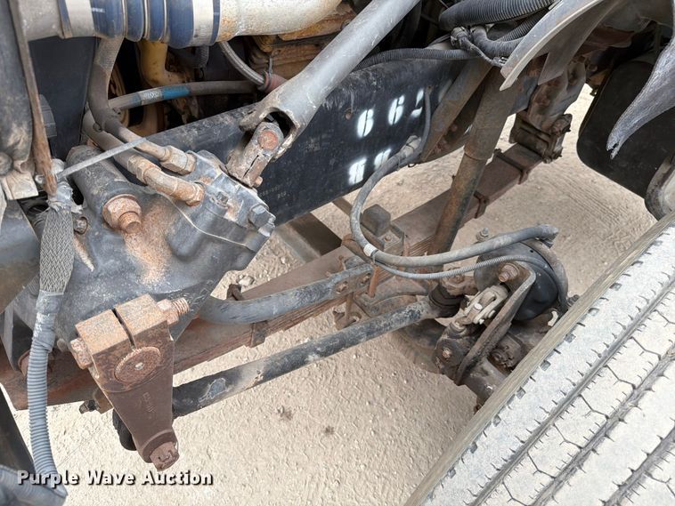 image for item DX5885 2000 Ford F750 truck cab and chassis