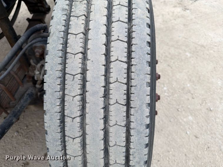 image for item DX5885 2000 Ford F750 truck cab and chassis