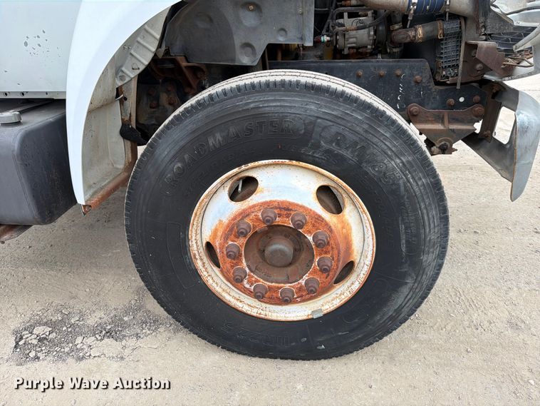 image for item DX5885 2000 Ford F750 truck cab and chassis