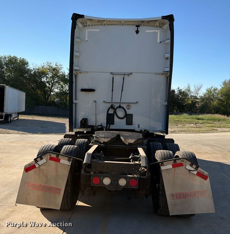 image for item DX5905 2018 Kenworth T680 semi truck