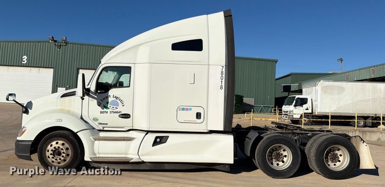 image for item DX5905 2018 Kenworth T680 semi truck