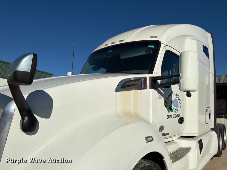 image for item DX5905 2018 Kenworth T680 semi truck