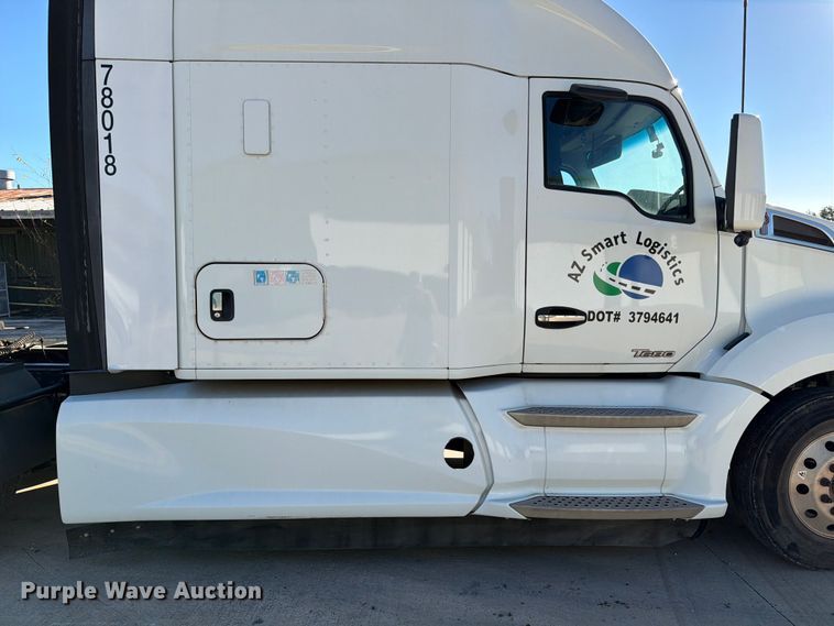 image for item DX5905 2018 Kenworth T680 semi truck