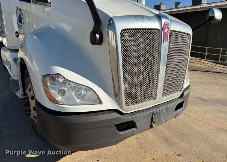 image for item DX5905 2018 Kenworth T680 semi truck