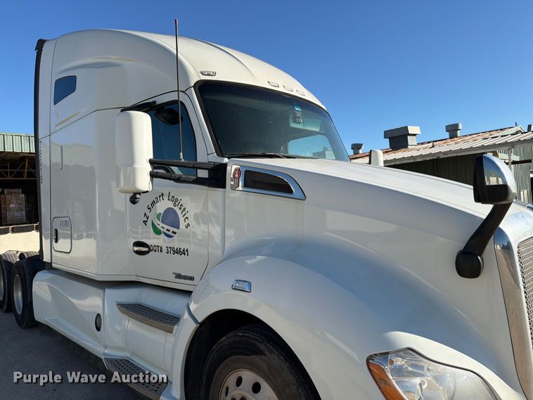 image for item DX5905 2018 Kenworth T680 semi truck
