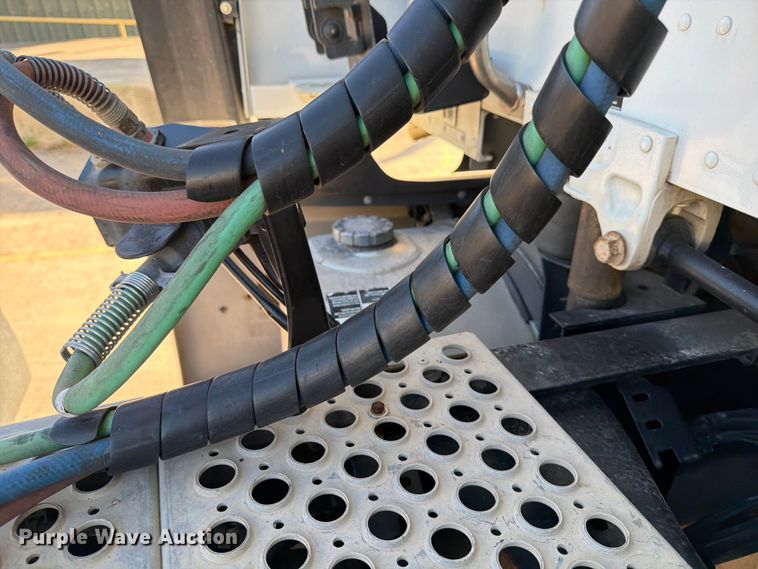 image for item DX5905 2018 Kenworth T680 semi truck