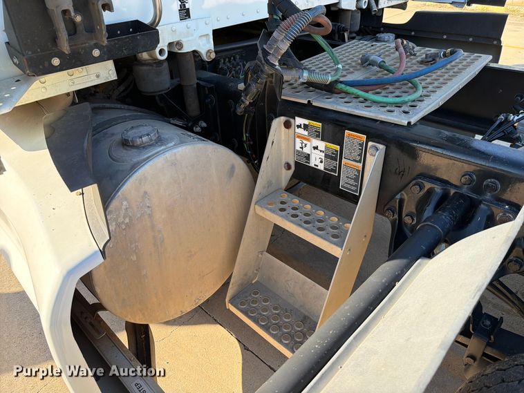 image for item DX5905 2018 Kenworth T680 semi truck