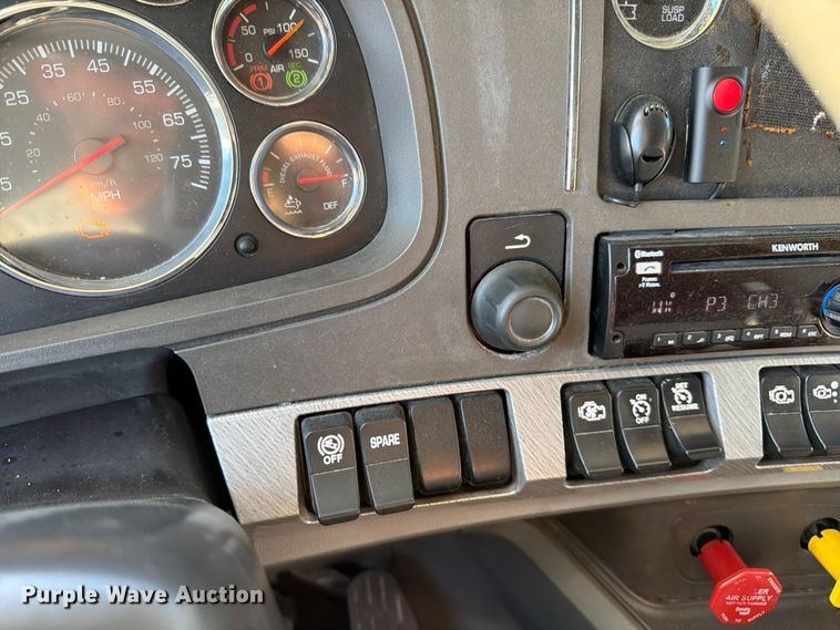 image for item DX5905 2018 Kenworth T680 semi truck