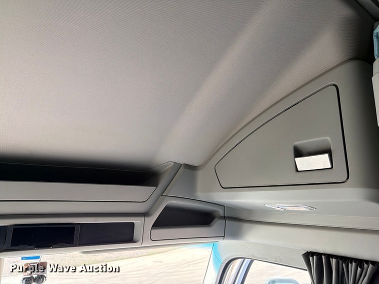 image for item DX5905 2018 Kenworth T680 semi truck