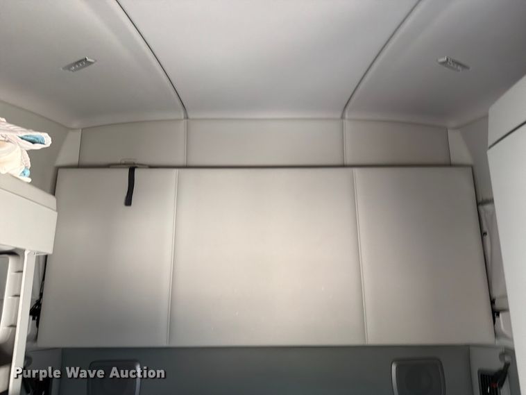 image for item DX5905 2018 Kenworth T680 semi truck