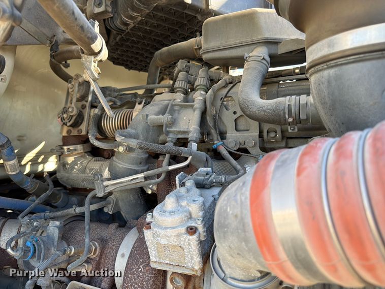 image for item DX5905 2018 Kenworth T680 semi truck