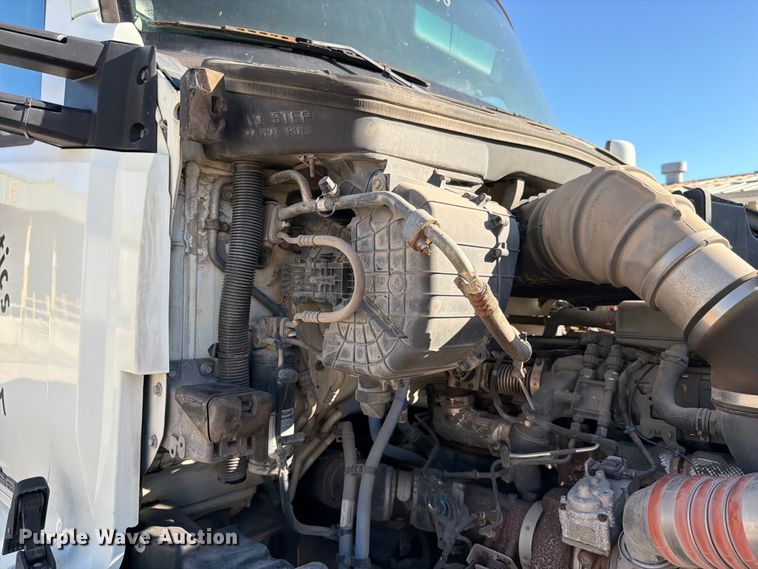 image for item DX5905 2018 Kenworth T680 semi truck