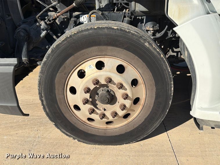 image for item DX5905 2018 Kenworth T680 semi truck