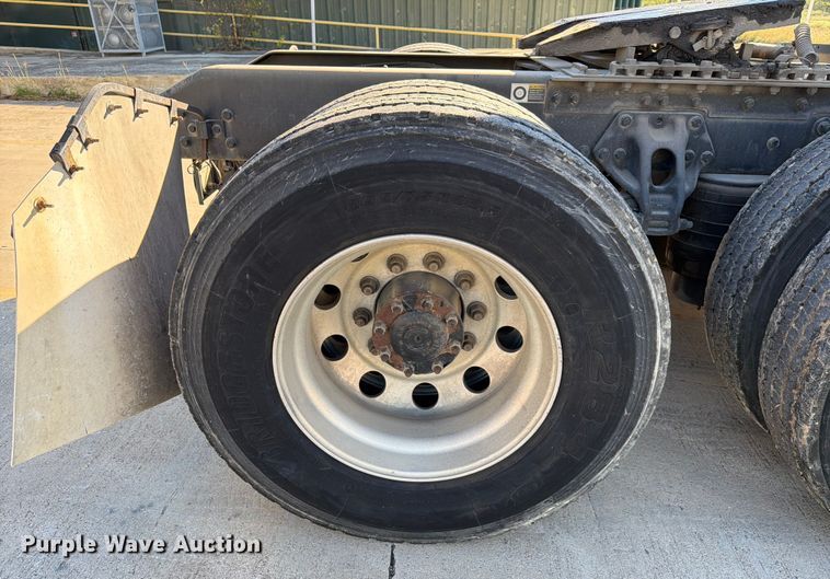 image for item DX5905 2018 Kenworth T680 semi truck